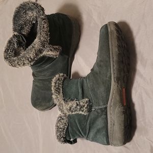 Khombu Winter booties. Black. Size 9 Used 2 winters.